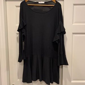 ZARA knit dress. Black w/ruffles. Size:L
